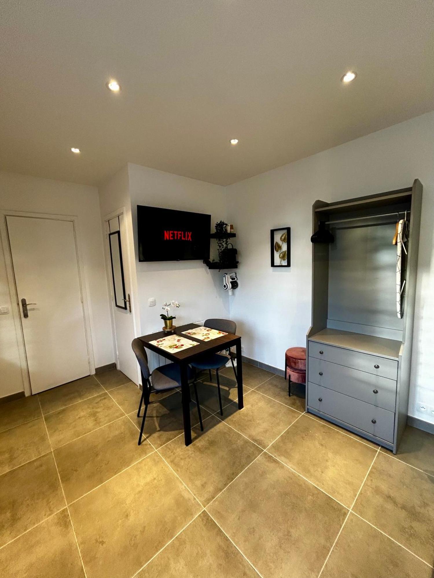 Holiday home Maisonnette 2 Pers Confort Pres De Paris Bobigny
